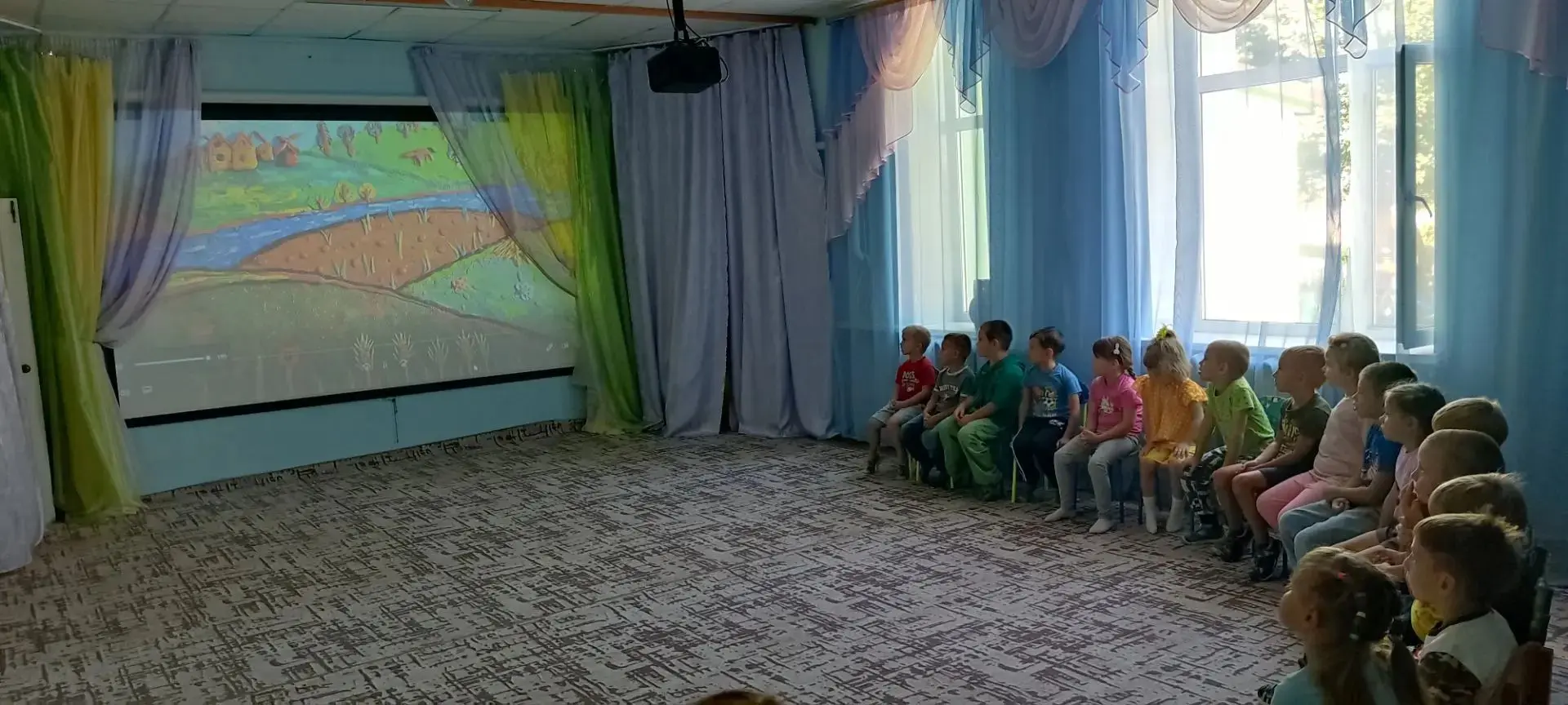 К старшим дошкольникам сада сегодня пришли педагоги Центра дополнительного образования ...