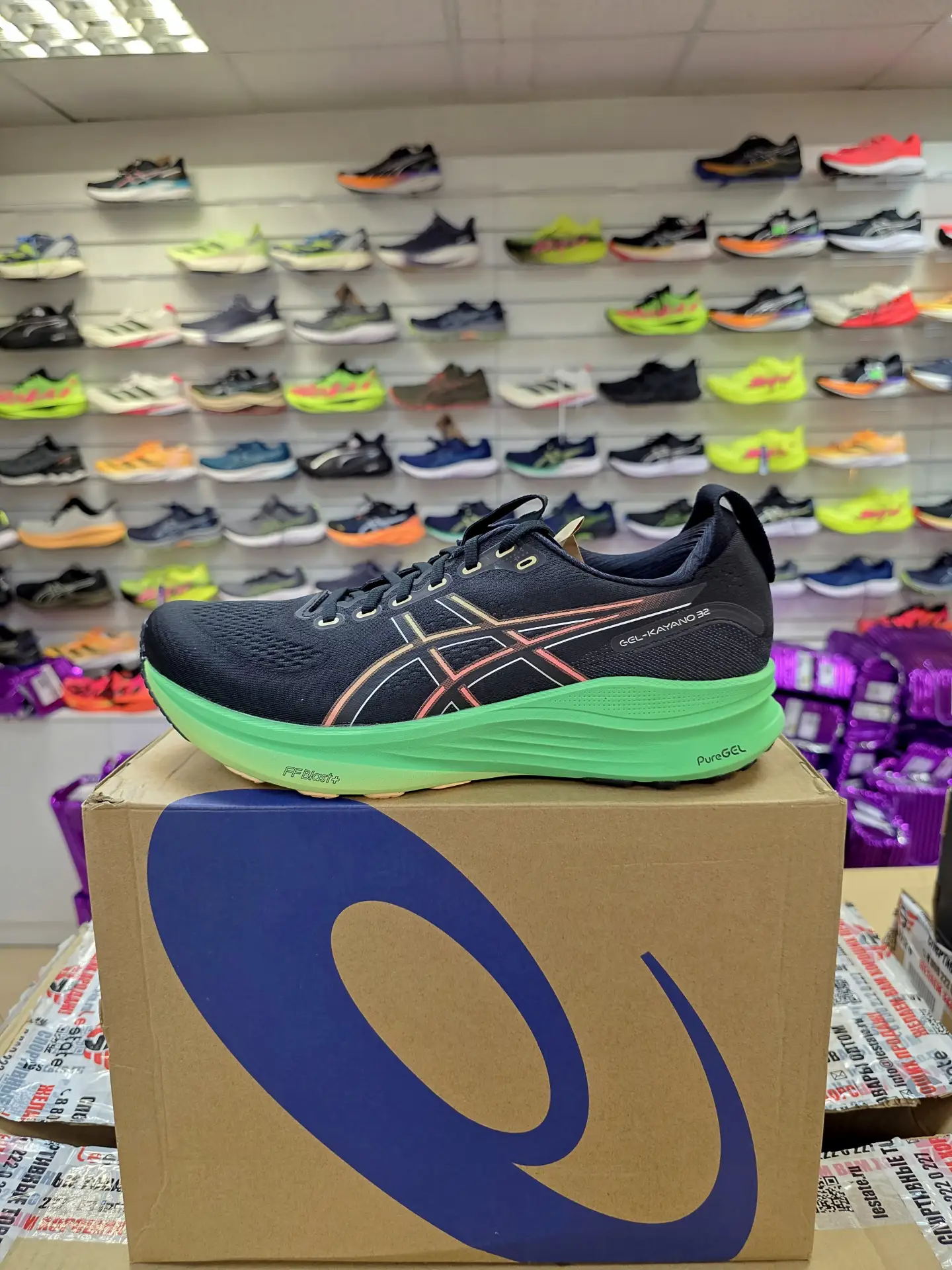 Asics Gel Kayano 32
В наличии 28,5 см
Остальные расцветки и размеры под заказ 
Для заказа обращаться