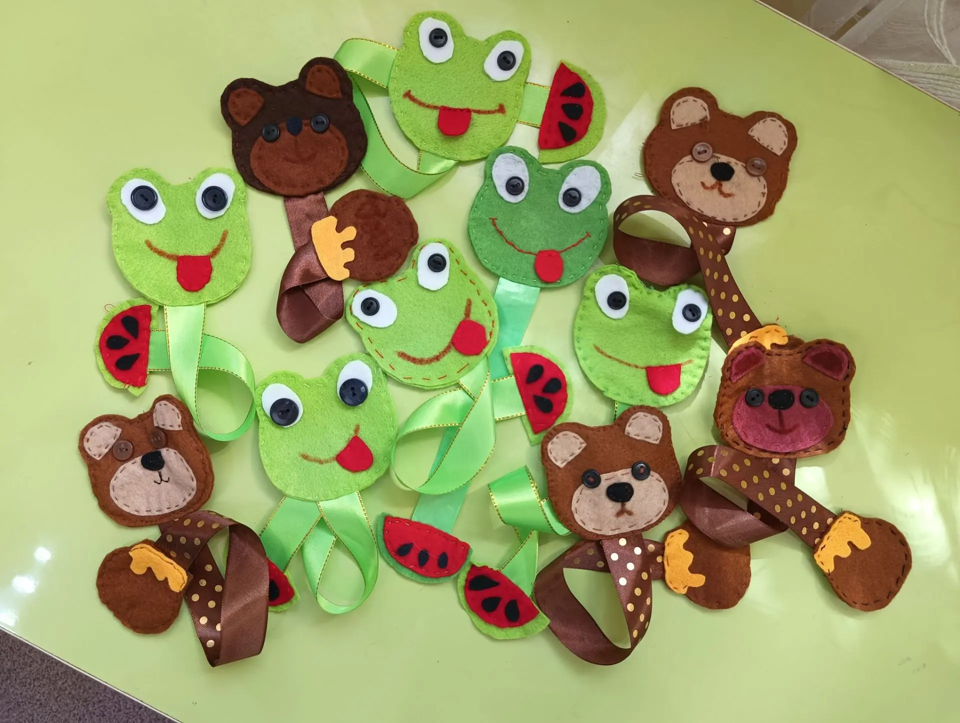 🐸Лягушки и 🐻 медведи поселились в наших книгах!