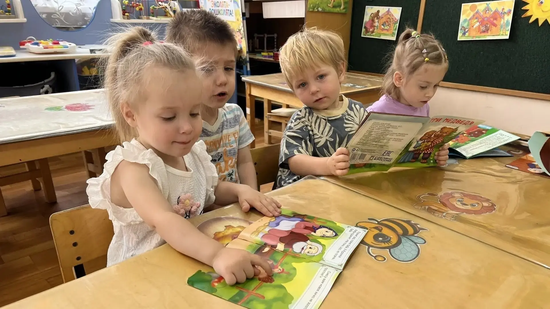 ✨Сказка в гостях у группы «Непоседы» ✨
🪄 Сказка — это мир волшебства, благодаря которому дети позна