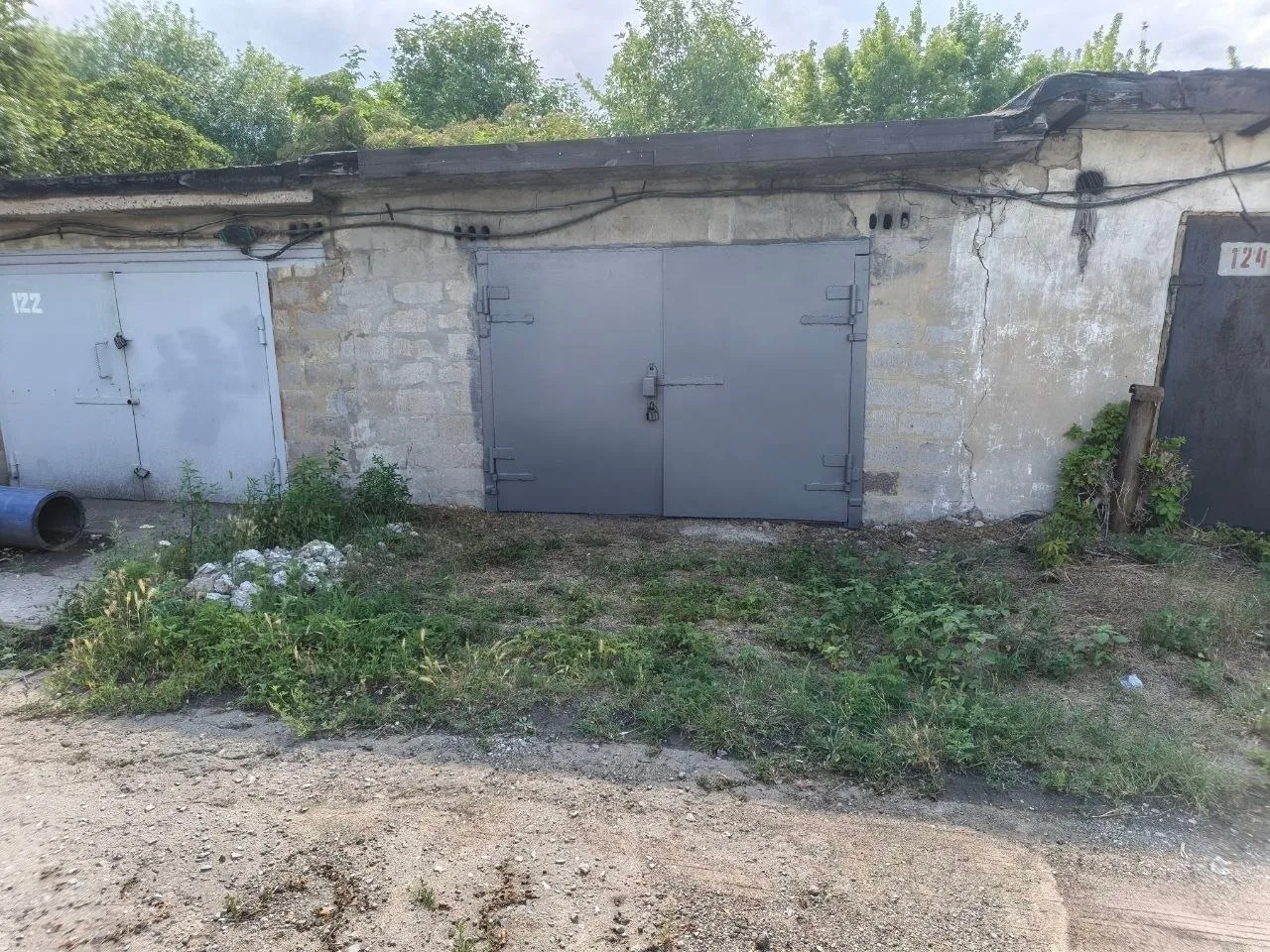 Продам гараж. Заперевальная, гаражный кооператив "Автолюбитель - 2" Цена: 450 000 ₽. Дмитрий +794937
