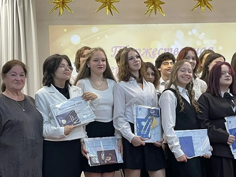 🎓 Сегодня, 27 июня 2026 года, в нашей школе состоялось значимое событие — торжественное вручение ат