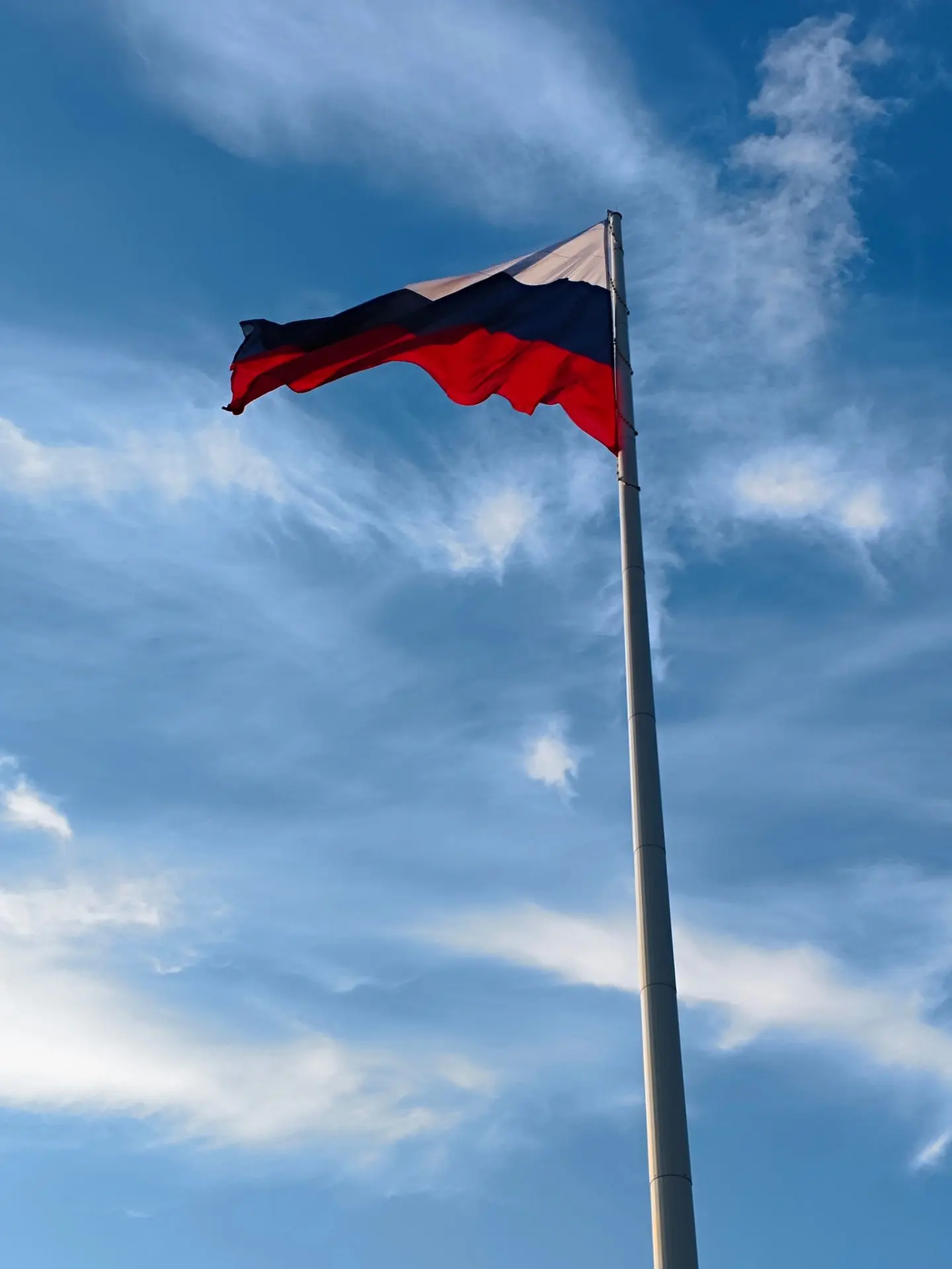 Уважаемые родители! В предверии Дня Государственного флага Российской Федерации Приглаш...