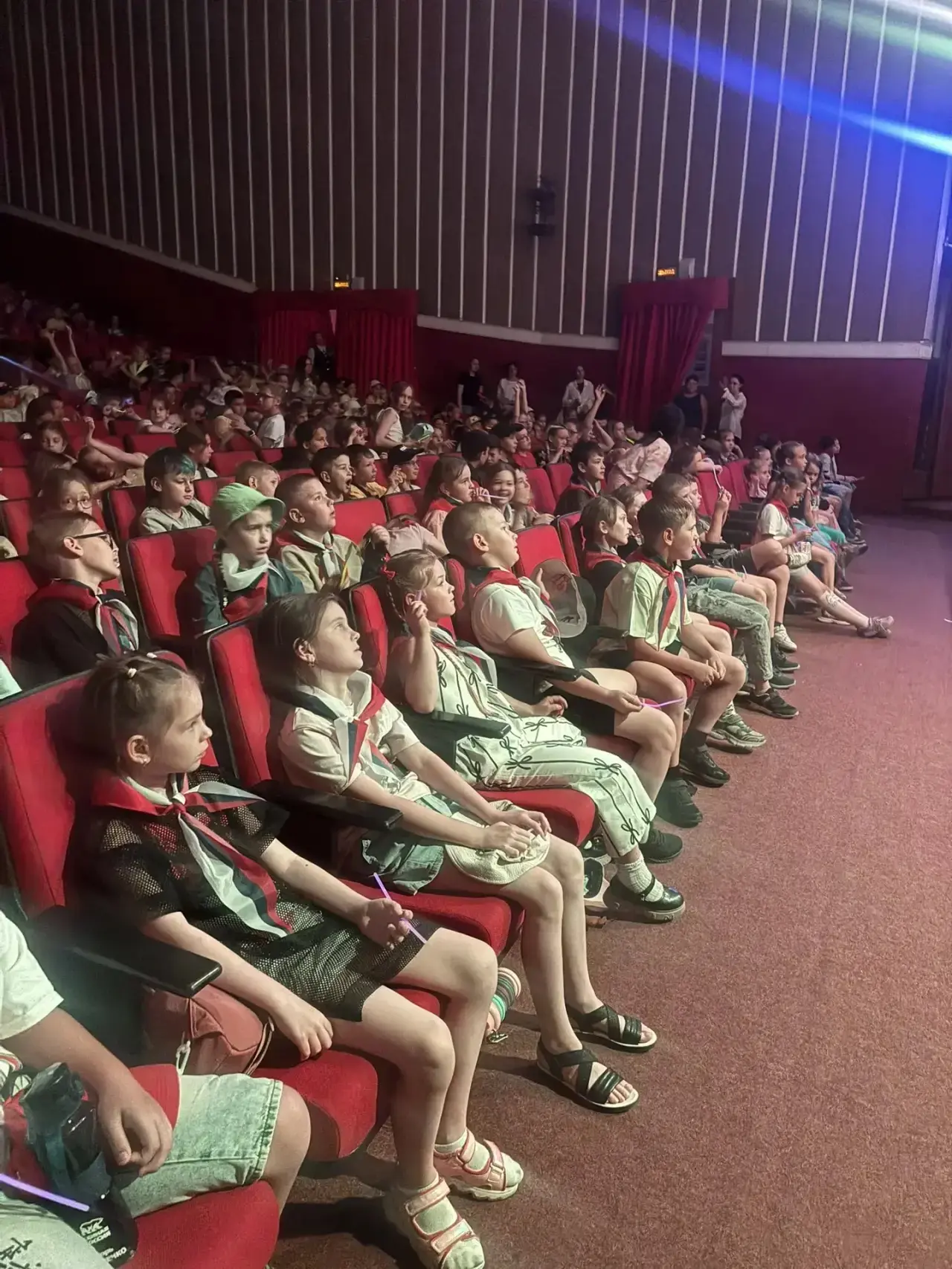 🎭🎶 16 июня в лагере — день ярких впечатлений! 🎶🎭

Воспитанники лагеря «Город мастеров» посетили 