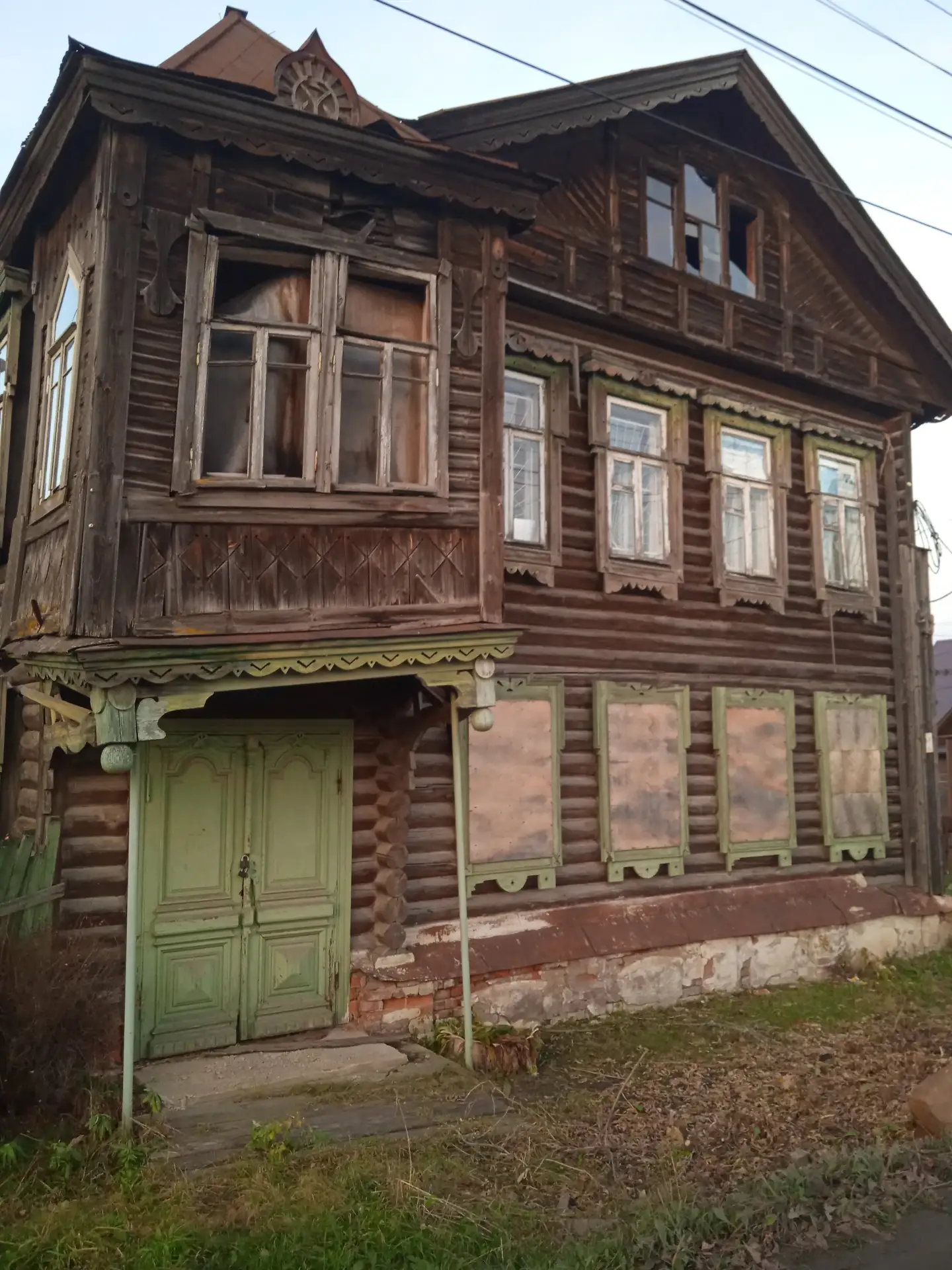 К продаже предлагается двухэтажный особняк второй половины XIX века в центральной части старинного п