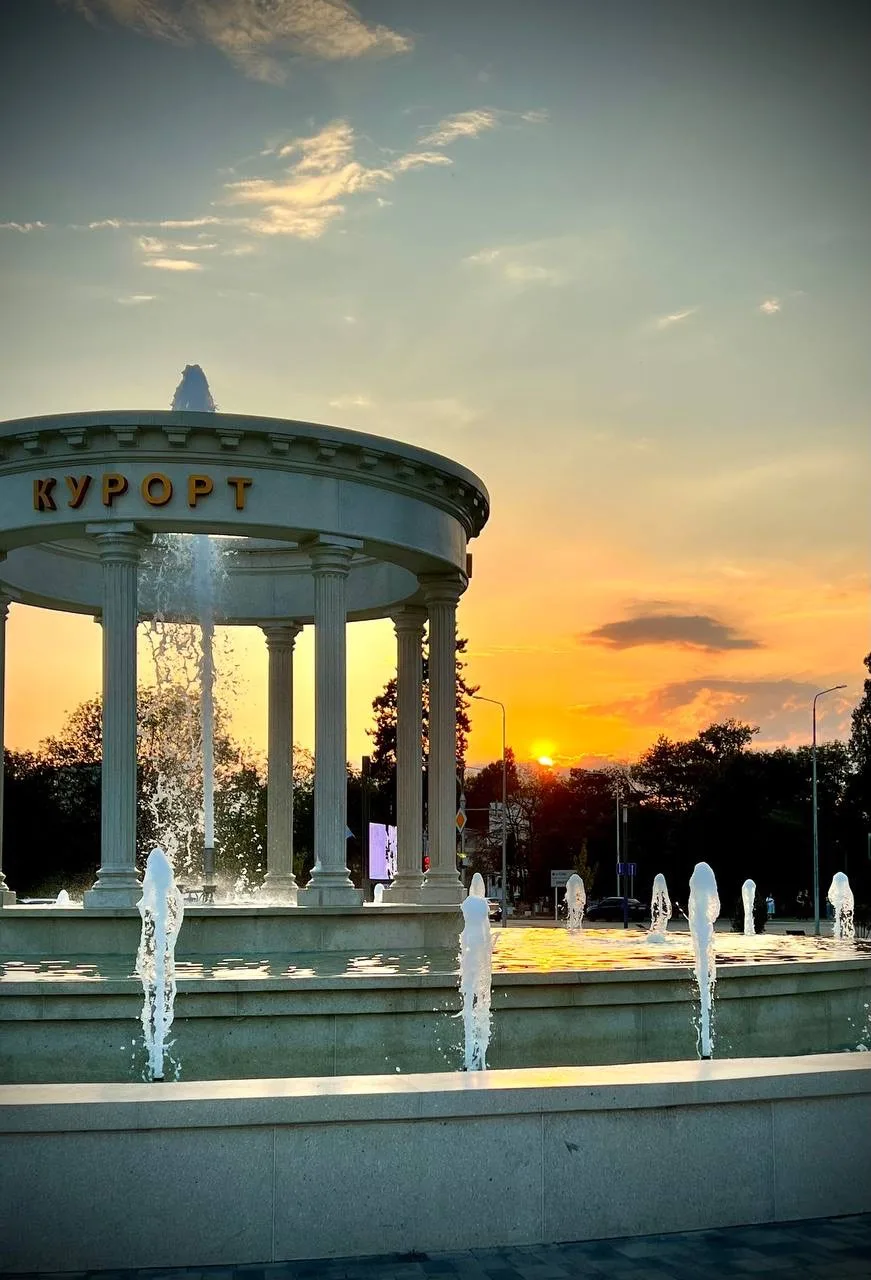 Уходит мгновение, день догорает,