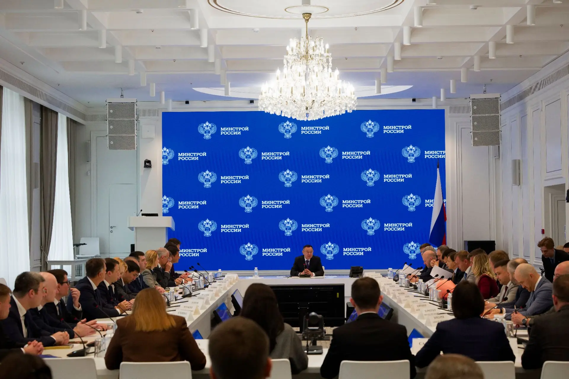 В Минстрое России прошло еженедельное оперативное совещание под председательством Минис...