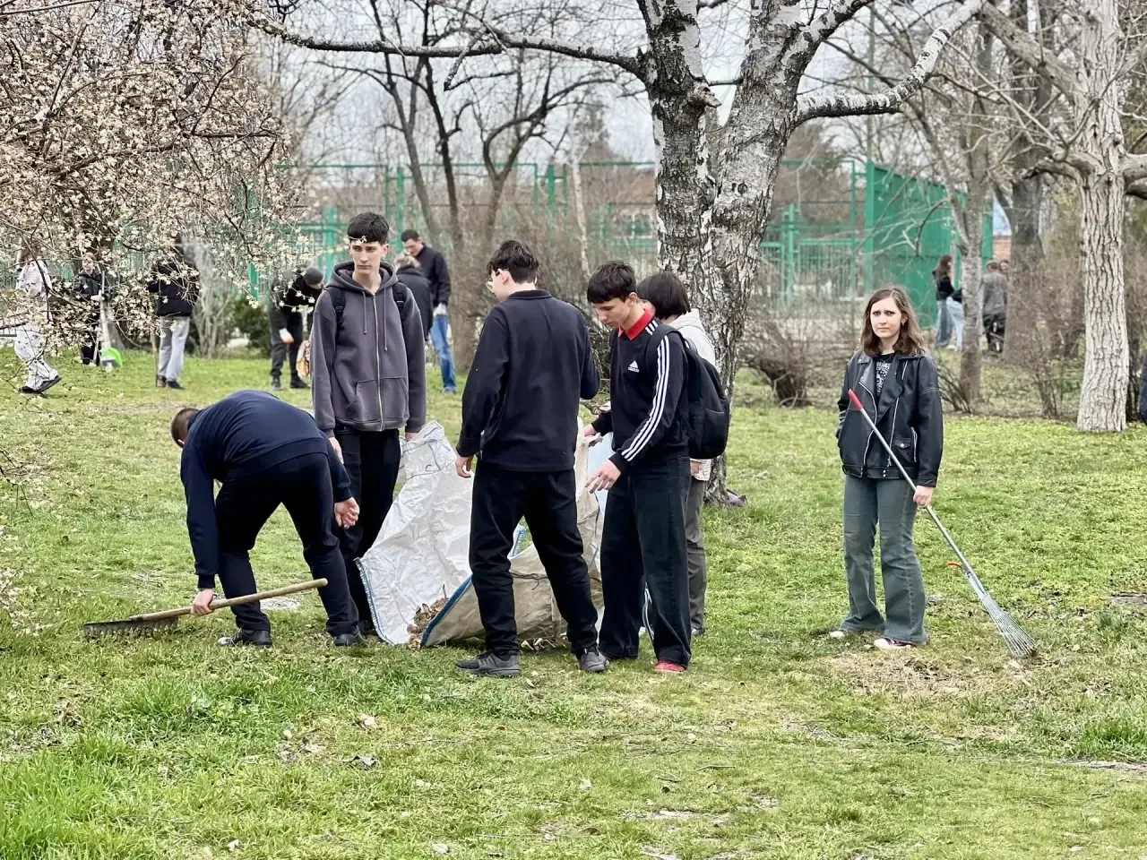🧹 Чистота — залог здоровья! А ещё — отличного настроения!  На днях в нашей школе прошёл традиционный