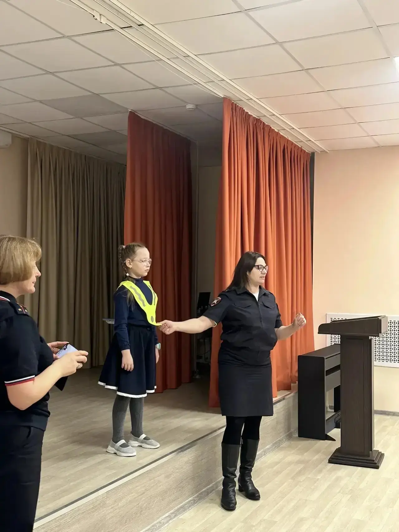 Соблюдаю ПДД🦺🚨🚦 В 3 корпусе МБОУ СОШ 45 по адресу ул. Монтажников, д. 4, в рамках профилактической б