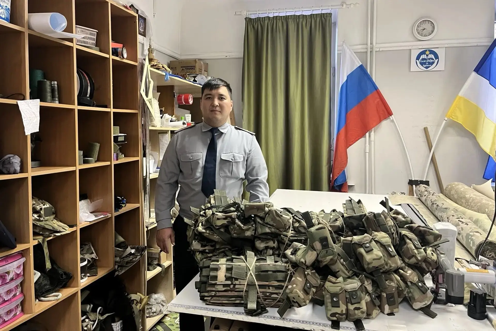 Сотрудники исправительной колонии № 8 передали волонтерам изделия, изготовленные осужденными для уча