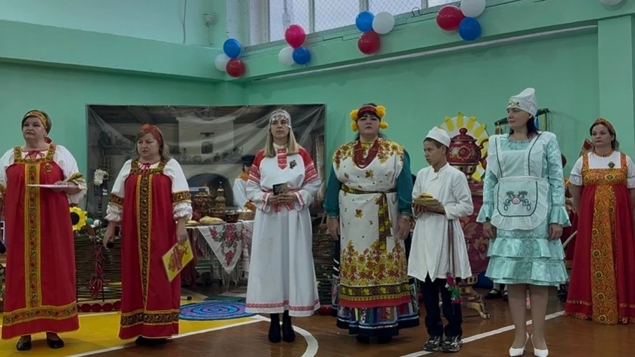 Вокруг самовара — единая семья народов