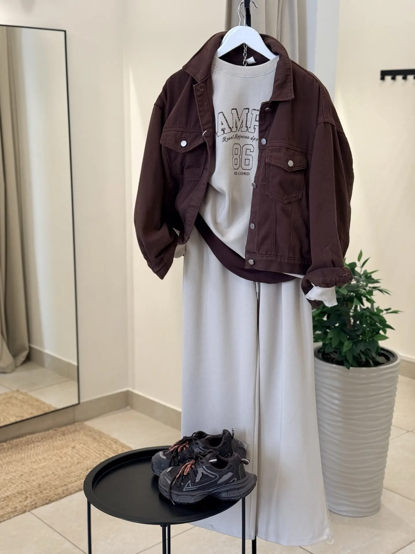 Новые модели костюмов и джинсовых курточек

Джинсовка 2800₽
Костюм 4990₽
Футболка 1400₽
Кроссовки 38