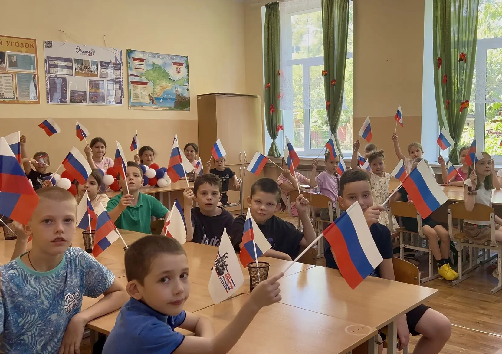 В рамках празднования Дня России в МБОУ «СОШ №14 им. Б. И. Хохлова» г. Симферополя был реализован ци
