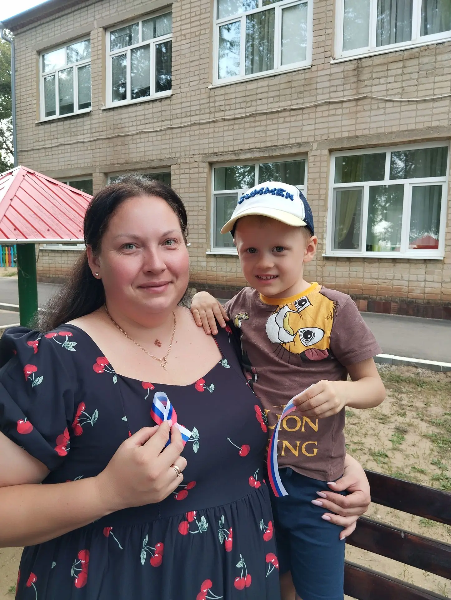 🇷🇺 Мы — часть большой страны! Старшая группа присоединилась к Всероссийской акции «Цв...