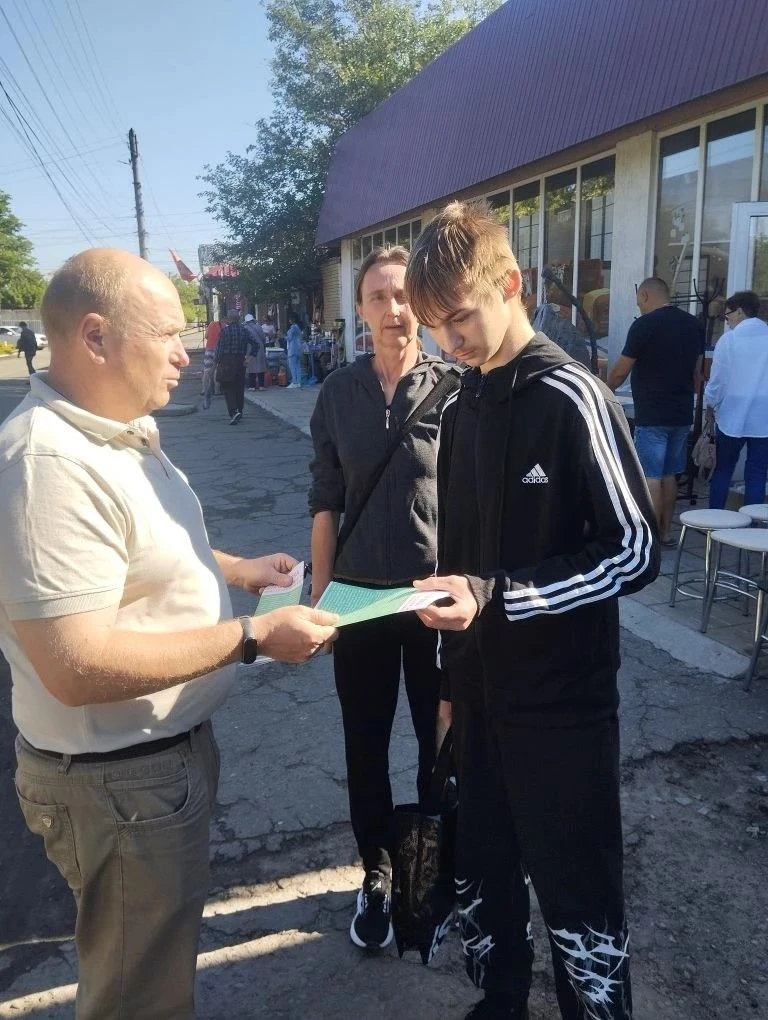 С целью профилактики экстремизма сотрудники Новоайдарского музея  провели уличную акцию " Скажем экс