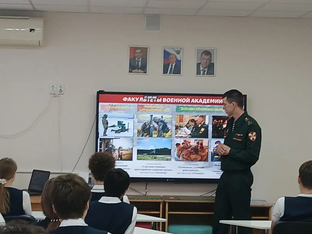 🇷🇺 Профориентация в действии: выбор будущих защитников Отечества  Сегодня в гимназии №87 прошла важн