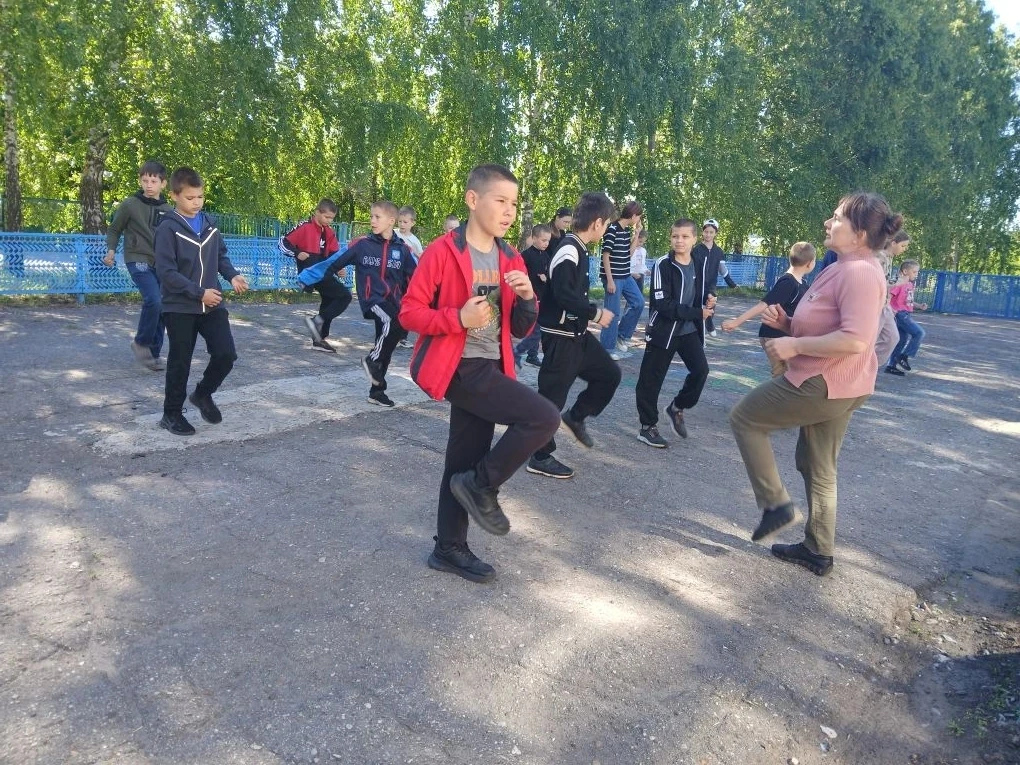 15 день в лагере " Радуга"
День начали с увлекательной зарядки. После завтрака тема была полезной и 