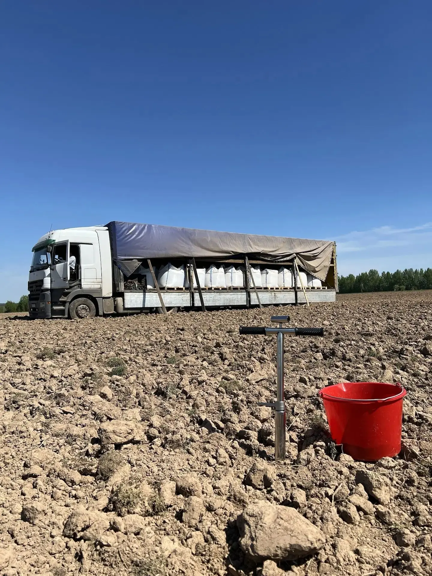 В Кировской области поставили 20 тонн мелиоранта Кальциприлл 🌱

Произвели внесение 500 кг/га и отбо