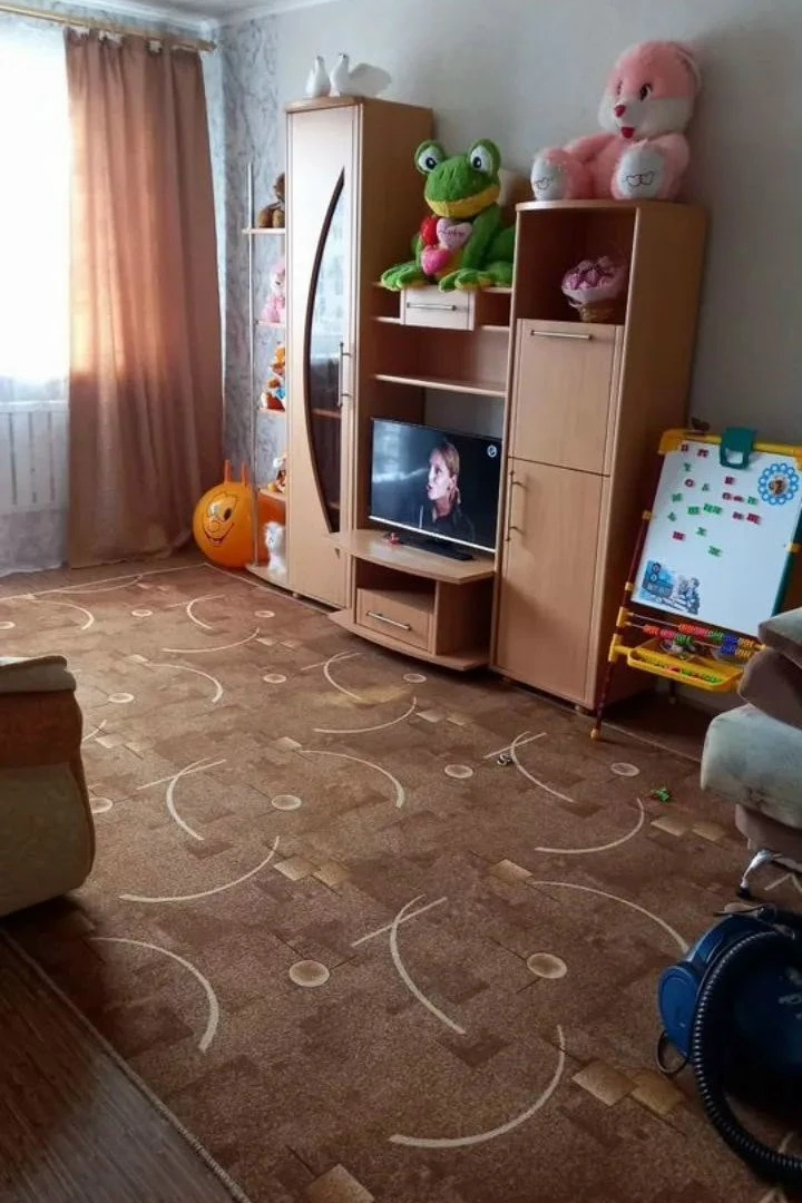Продаётся двухкомнатная квартира в г. Катав-Ивановске, ул . Восточная 33,этаж 5 , комна...