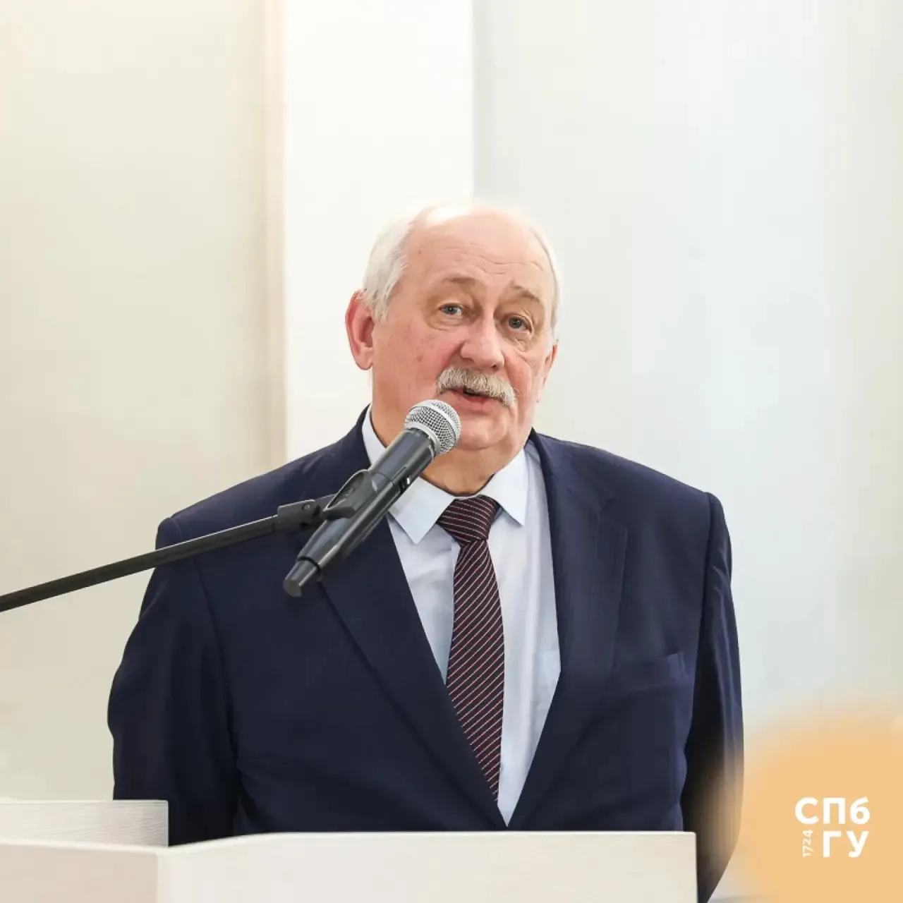 🎉Поздравляем с юбилеем почётного профессора СПбГУ Василия Дмитриева

Человек, который знает Универс