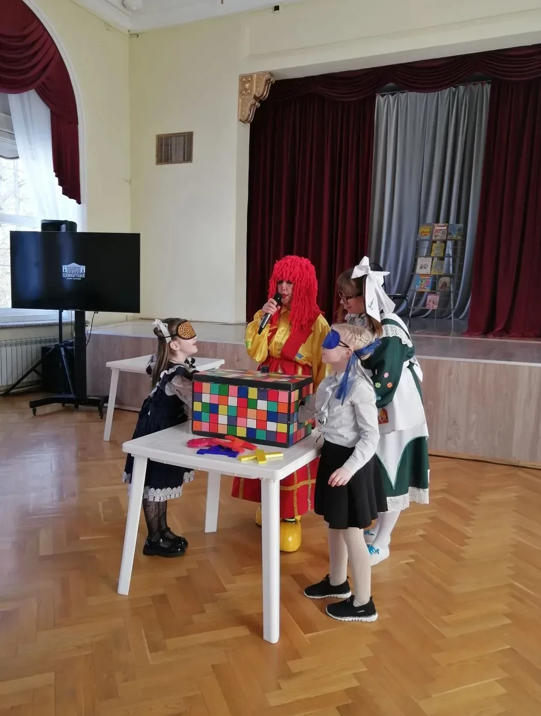 Вот прочитана "Азбука" до последней страницы...  Только в школьной стране она - лишь начало пути! И 
