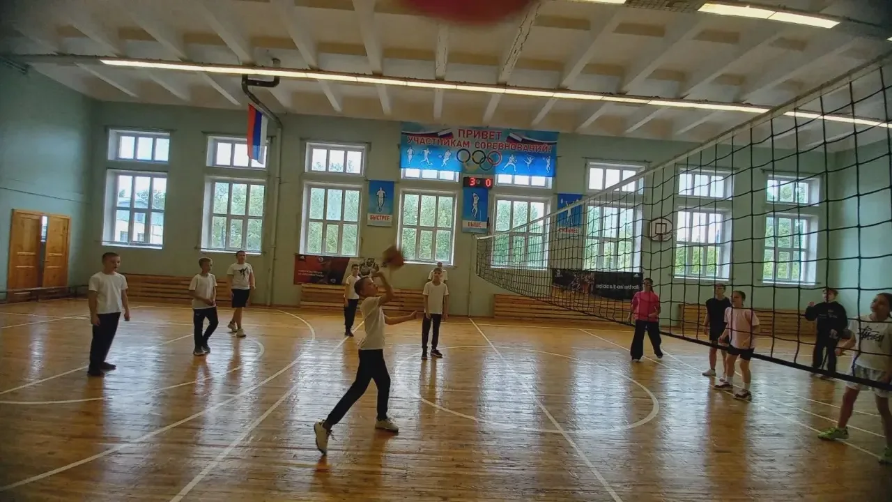🏐 Волейбольный турнир к 81-й годовщине Победы!  Сегодня в нашей школе прошли соревнования по волейбо