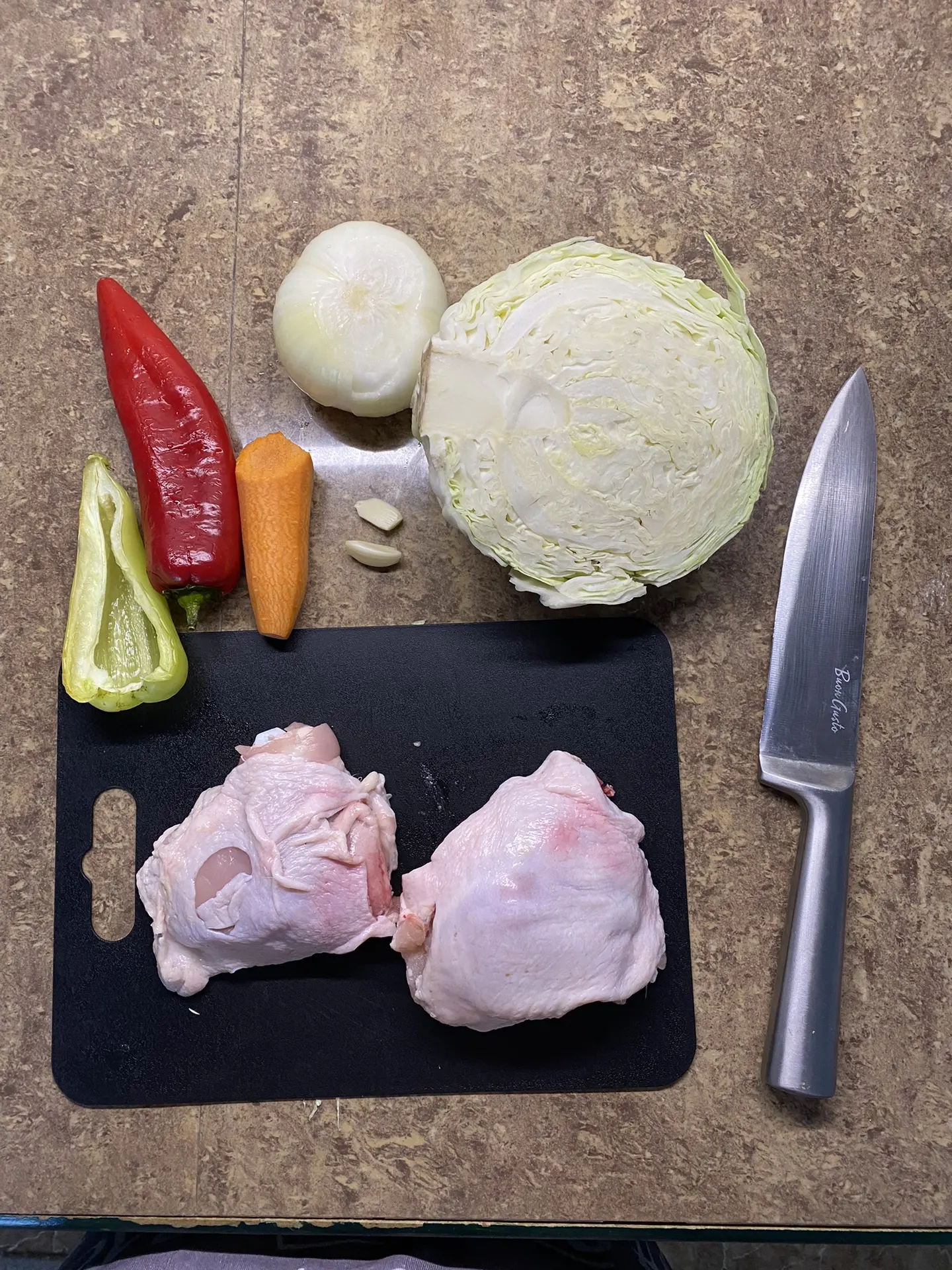 А на ужин потушила капусту с мясом. У меня «сборная солянка» из оставшихся овощей: поло...