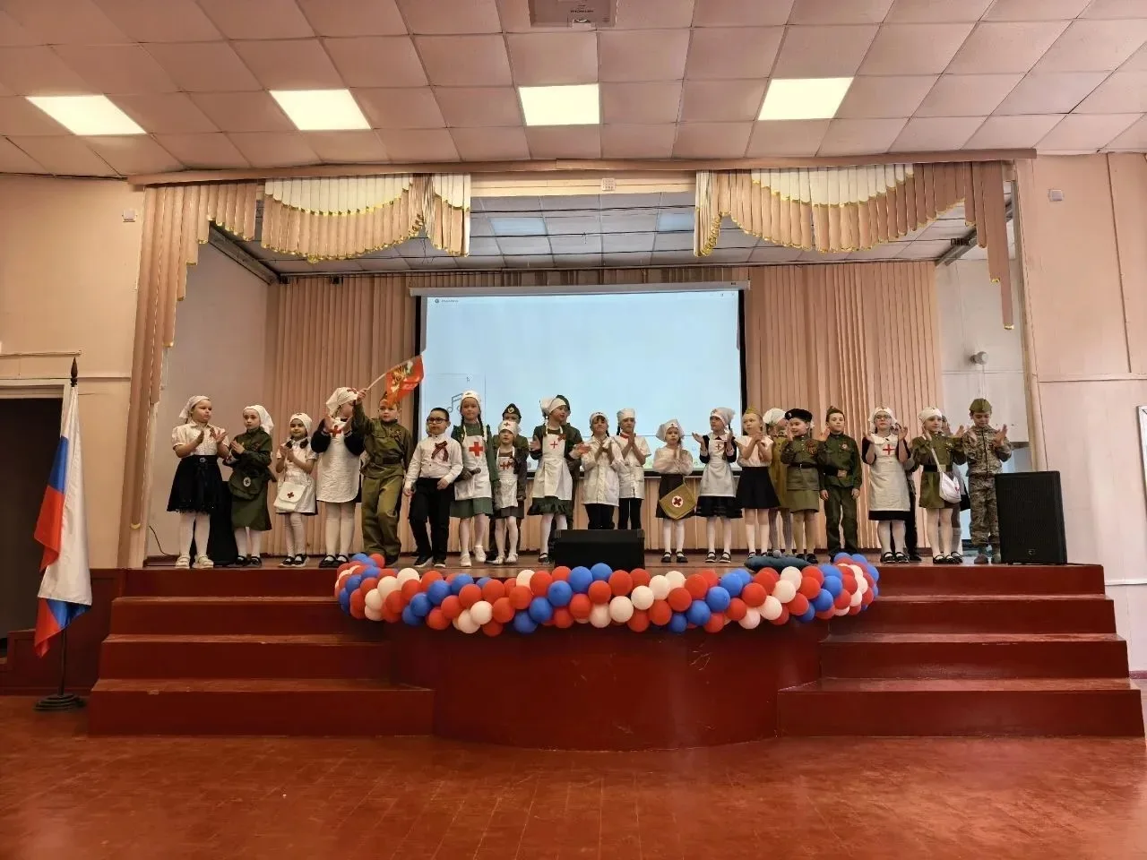 🇷🇺 МЫ - НАСЛЕДНИКИ ВЕЛИКОЙ Победы  🇷🇺  Масштабно и феерично прошли в  Центре образования № № 17 им. 