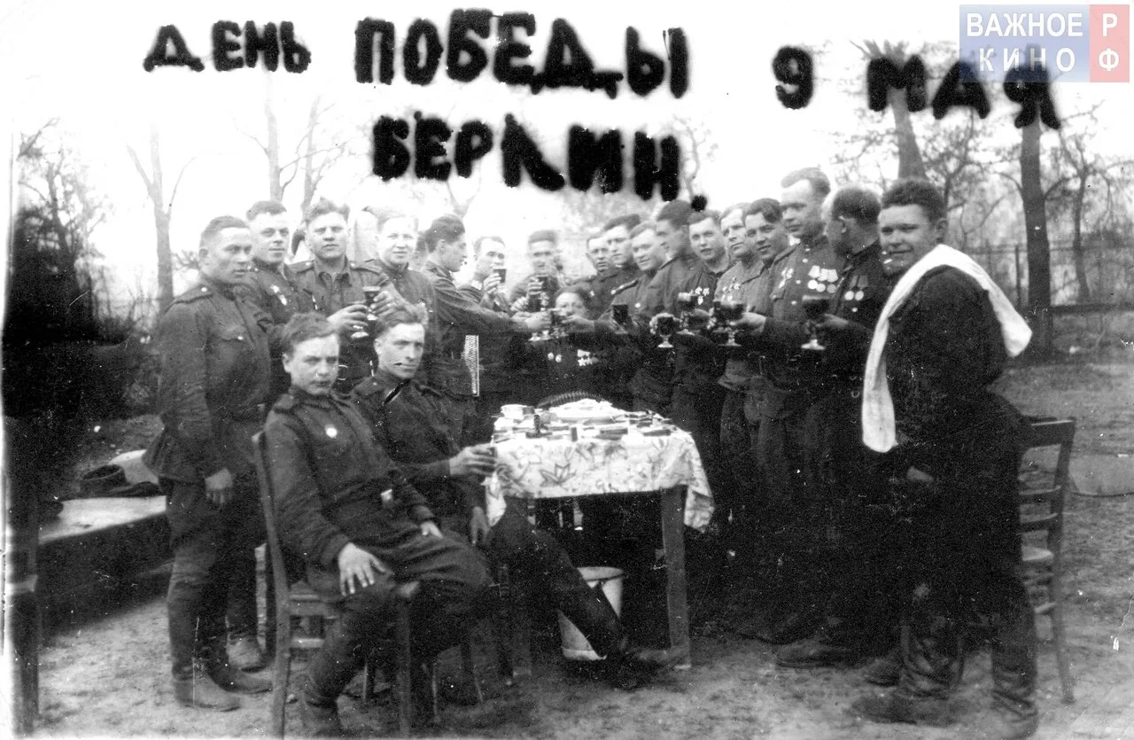 Фотография принадлежит однополчанину Ф.М. Жаркого Леонарду Семеновичу Бухову (известный советский зв