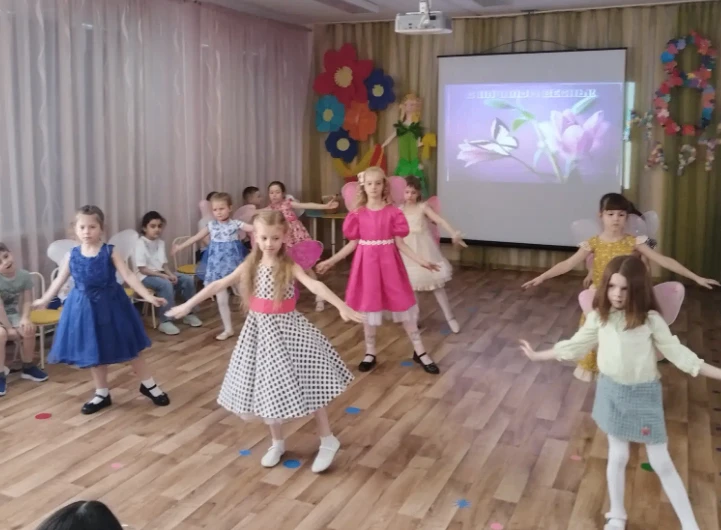 🌸 В марте есть такой денек, с цифрой будто кренделек... Кажется, что снежная и морозная зима никак н
