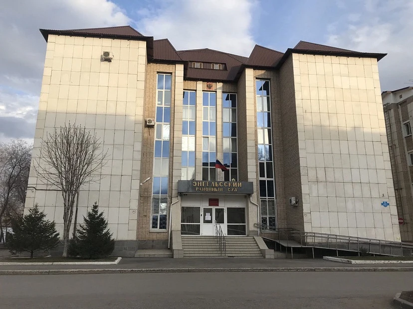😱В Энгельсе железнодорожника осудят за сход вагонов с путей и миллионный ущерб