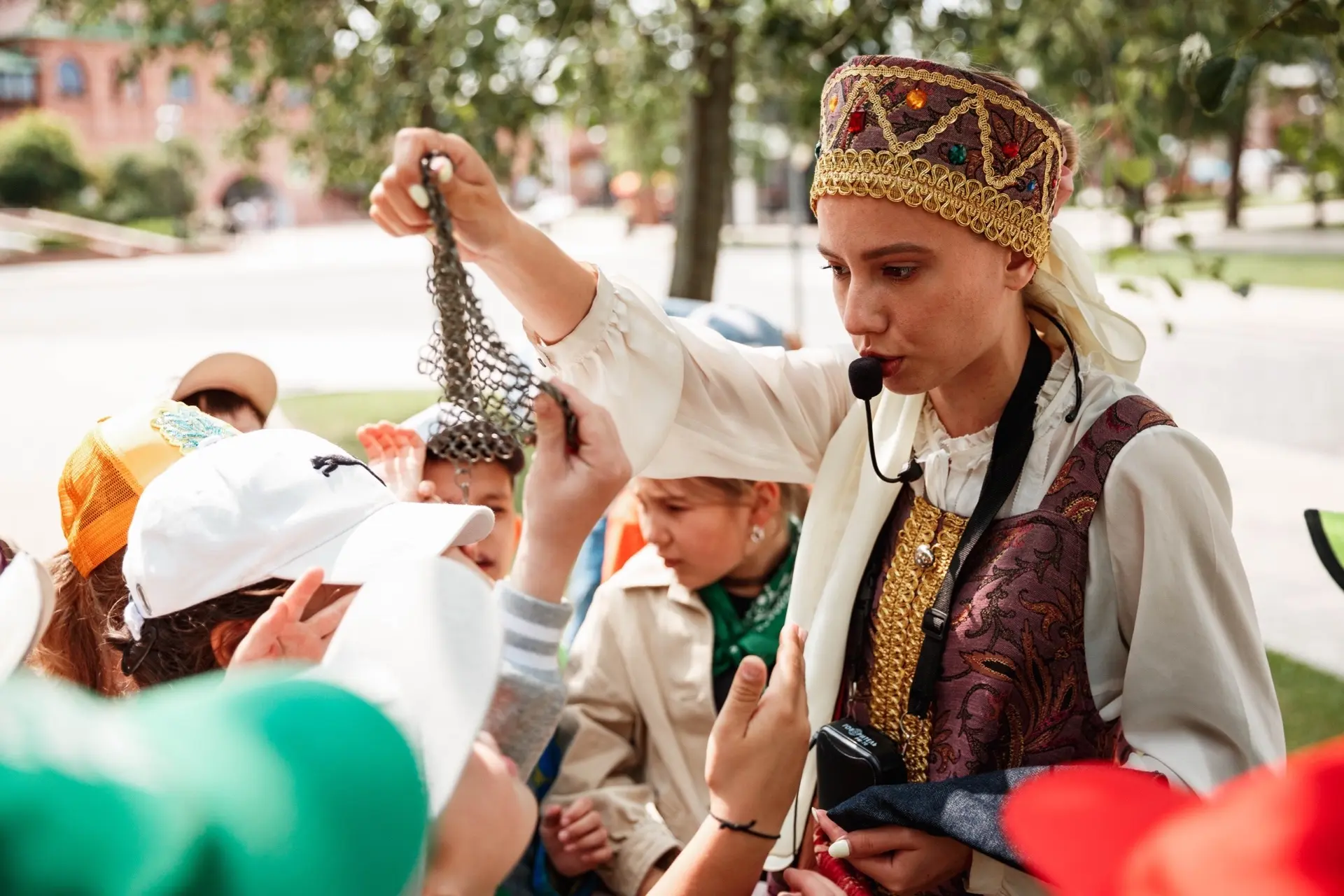 Приглашаем детей и их родителей отправиться в путешествие в XVI век.

На костюмированной программе «