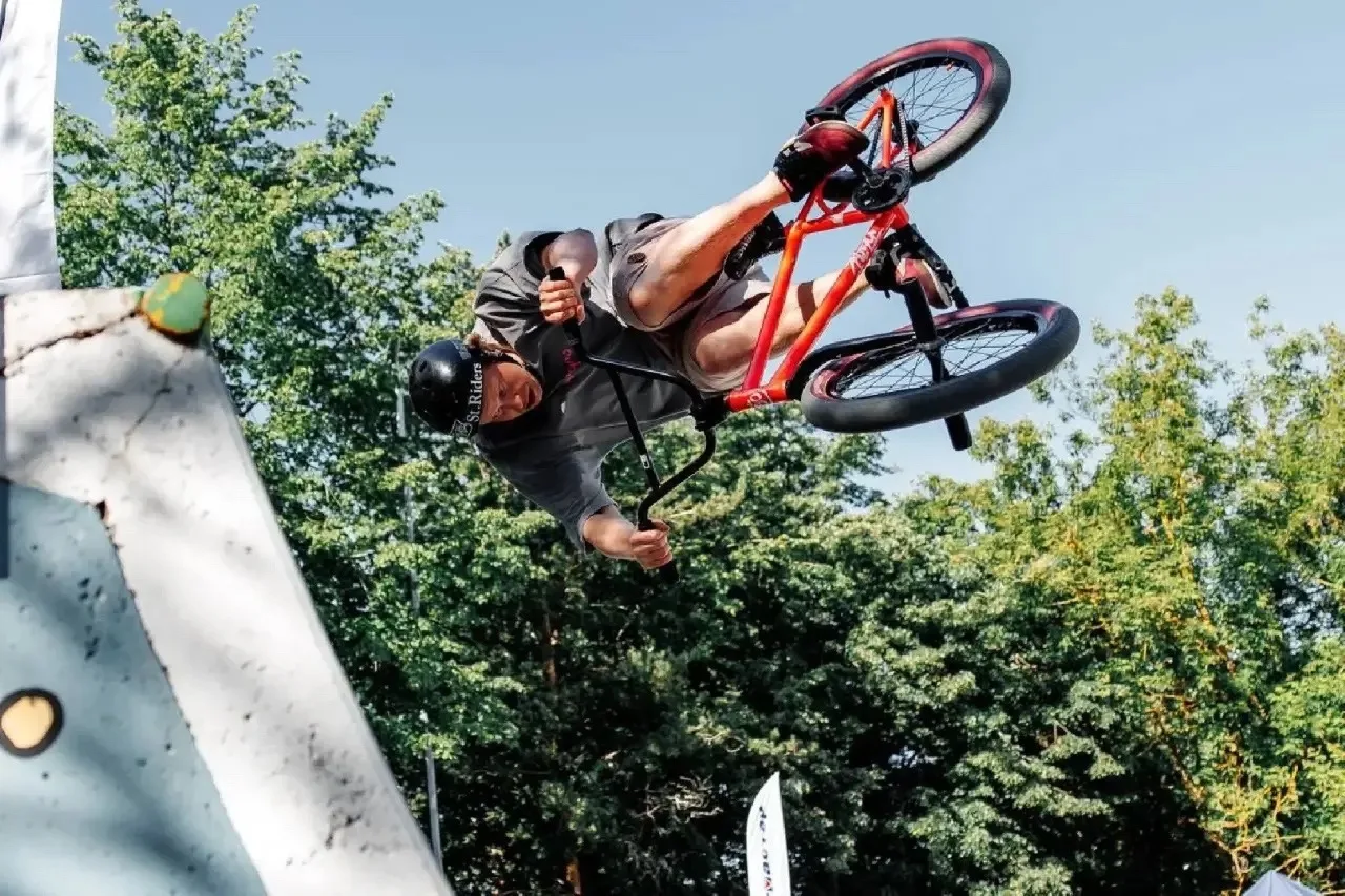 🚴‍♂️ Впервые в Дубне прошли соревнования по экстремальным видам спорта - первенство и ...