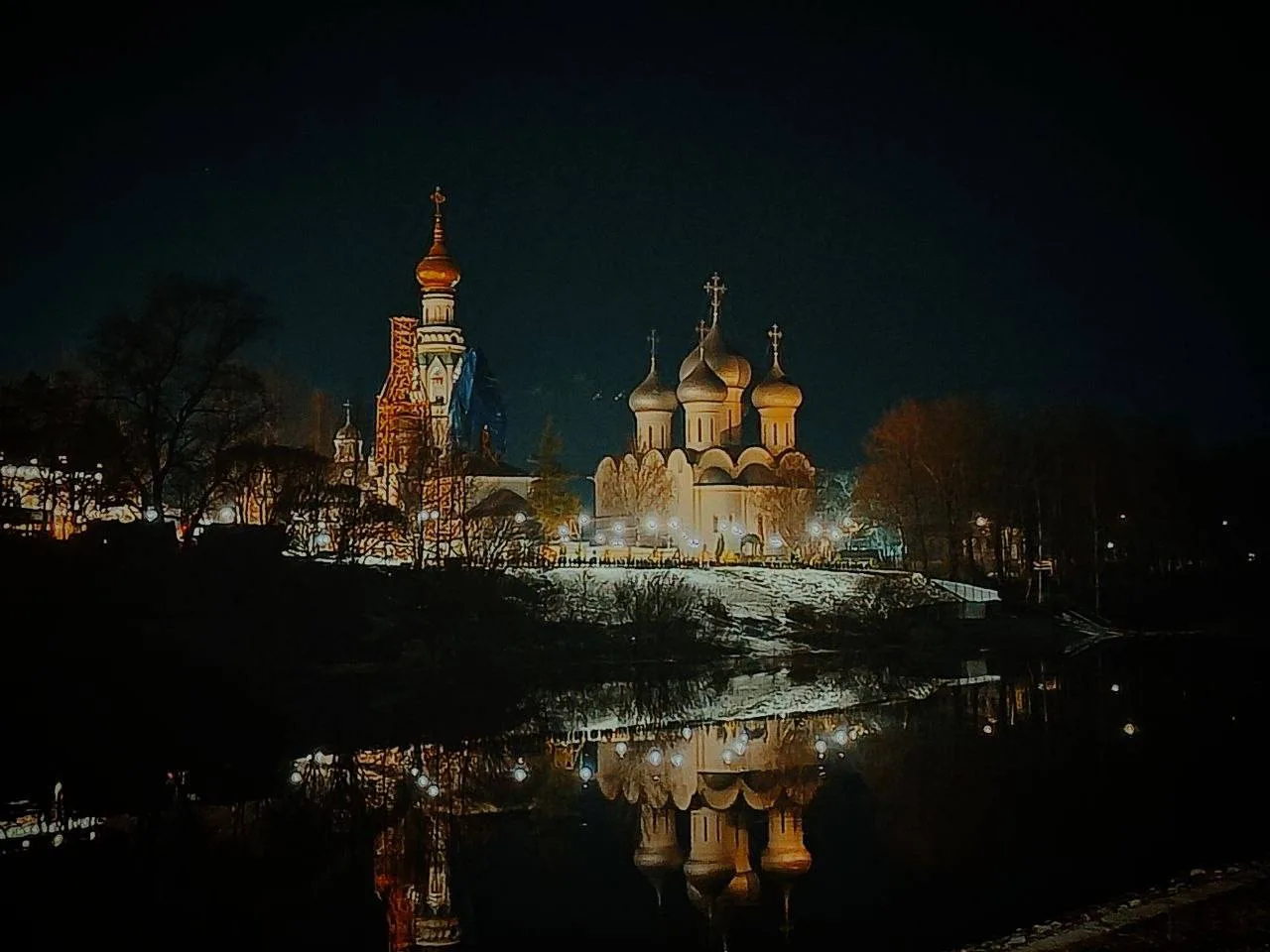 🌙  Доброй ночи, Вологда!  Спасибо за ваши фото 🩷  Если и у вас есть что рассказать или показать горо