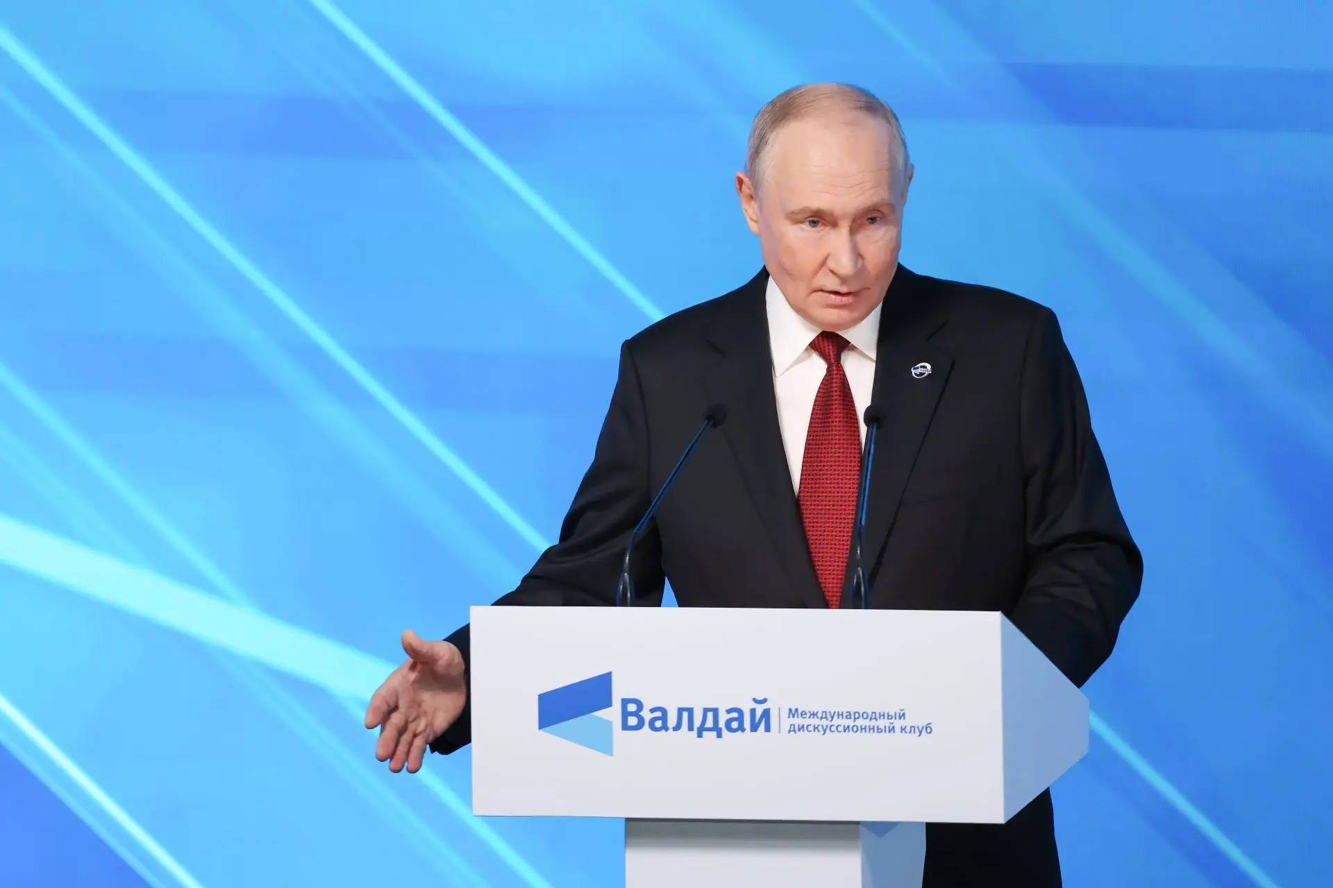 Со стороны противника нет желания приостанавливать боевые действия, подчеркнул Владимир...