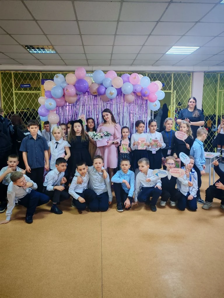 В преддверии Международного женского дня наша школа наполнилась поздравлениями и весенним настроение
