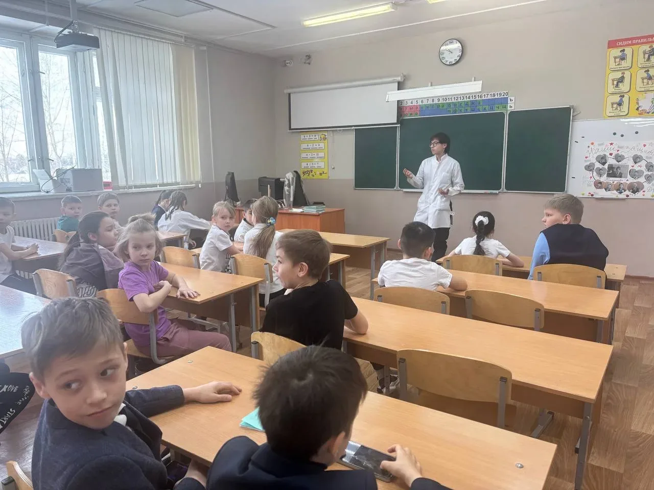 Сегодня в нашу школу приходили студенты из медицинского училища для профилактических бесед с ребятам