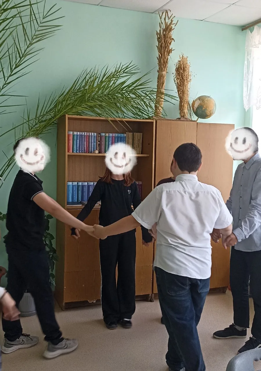 14 мая в 5 классе в ГБОУ ООШ п.Пензено прошла психологическая игра "Я в кругу друзей".