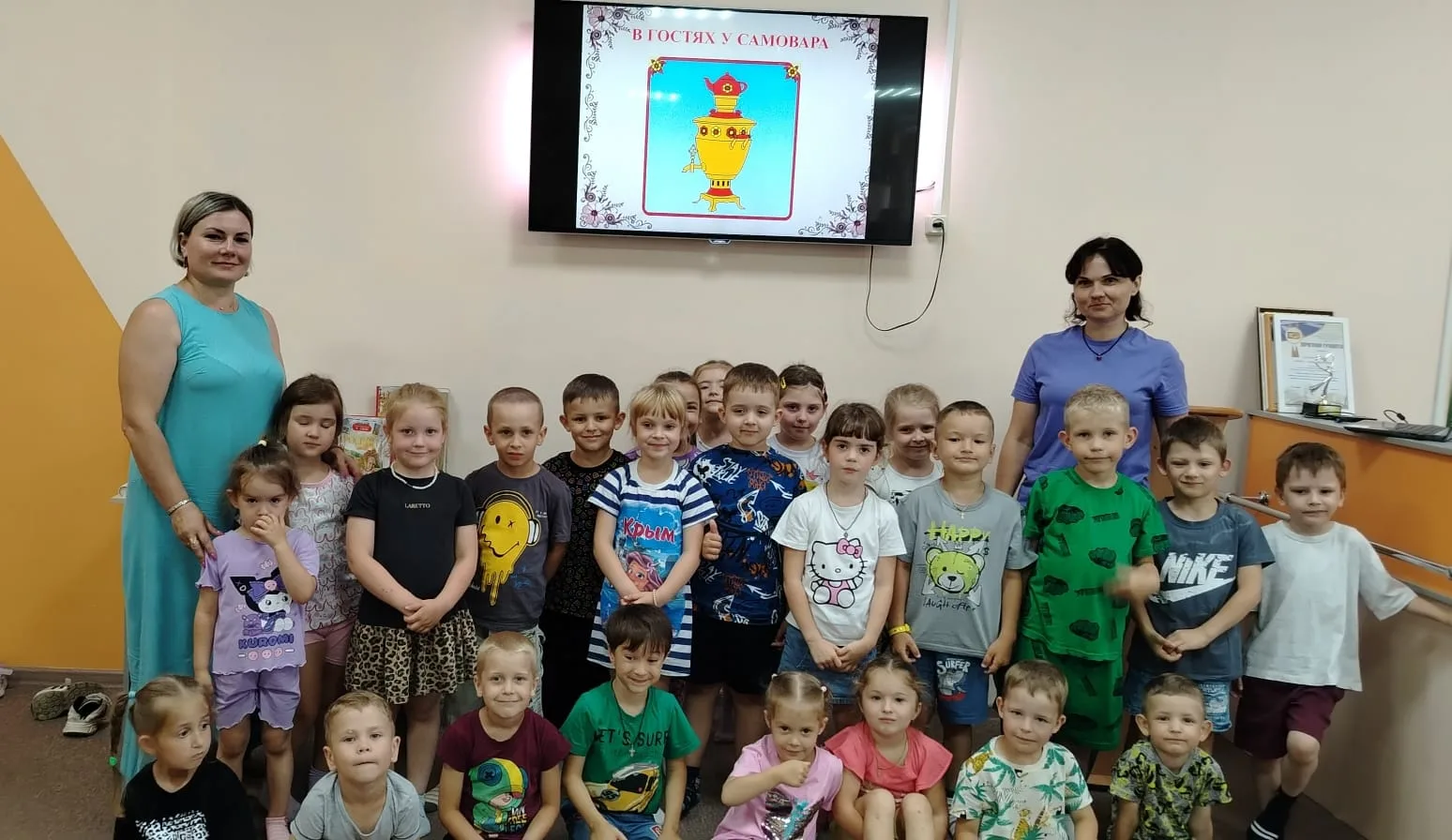 Сегодня наши воспитанники ходили в библиотеку. Библиотекарь Лариса Александровна провел...