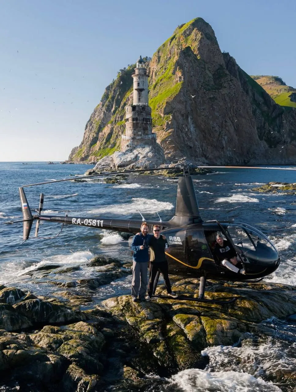 🚁 Впервые в истории вертолёт приземлился у маяка Анива