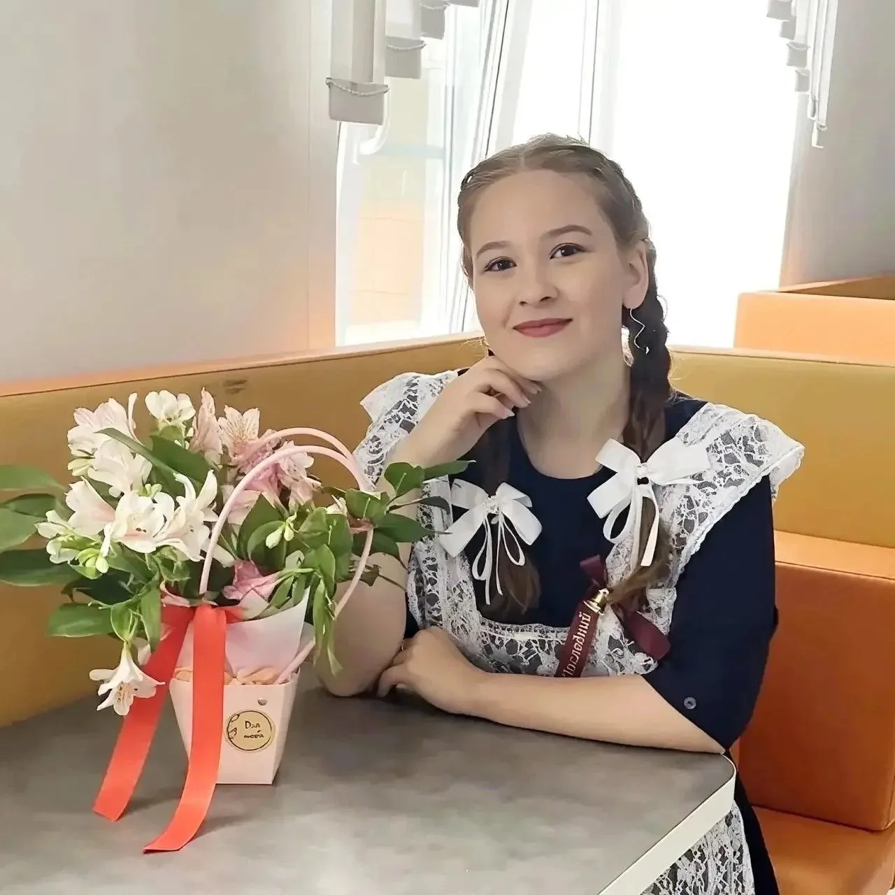 Выпускница Становлянской школы Вероника Воронкова набрала 100 баллов на ЕГЭ по химии. Всего этот пре