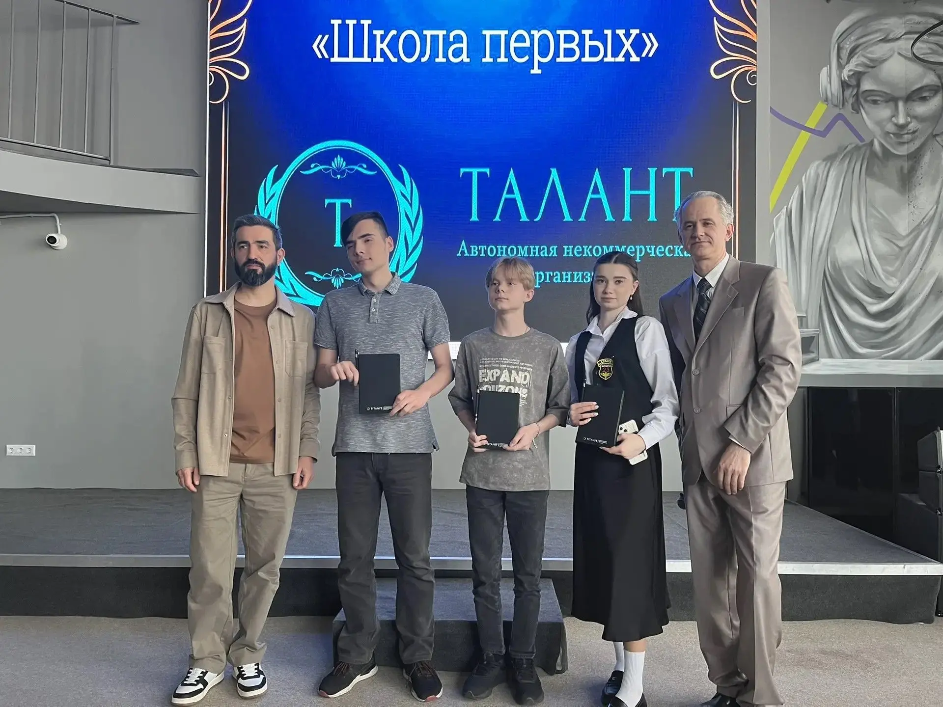 📅 Итоговый демо-день «Школы первых» Вчера, 28 апреля, прошёл итоговый демо-день шестого сезона интен
