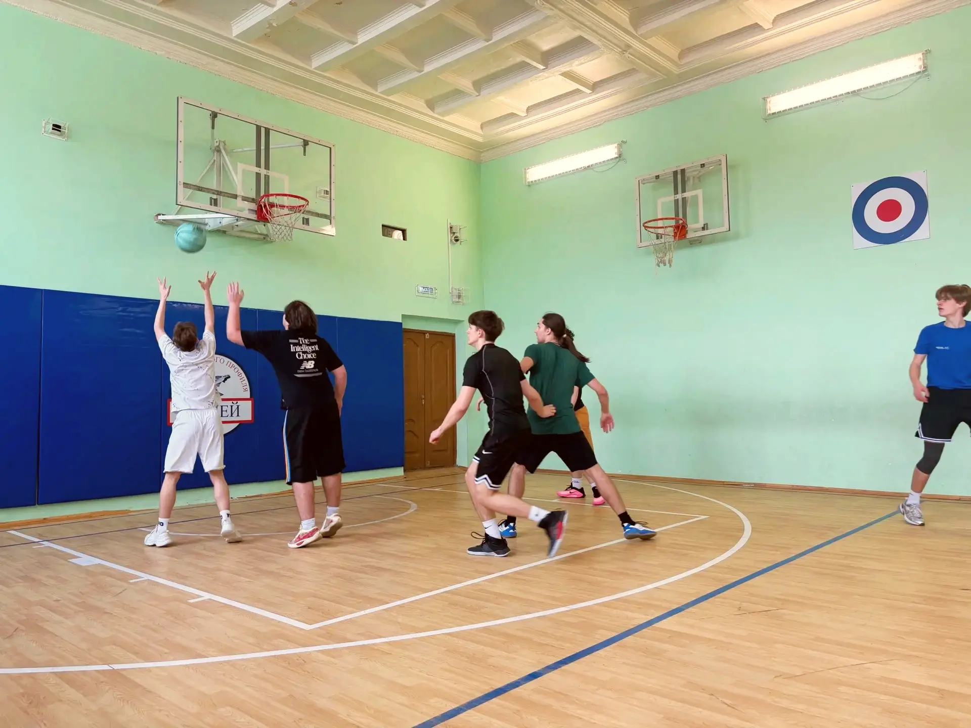 🏀 Чемпионат Лицея по баскетболу стартовал!  Сегодня прошли первые игры — было жарко! 🔥  Команды уже 
