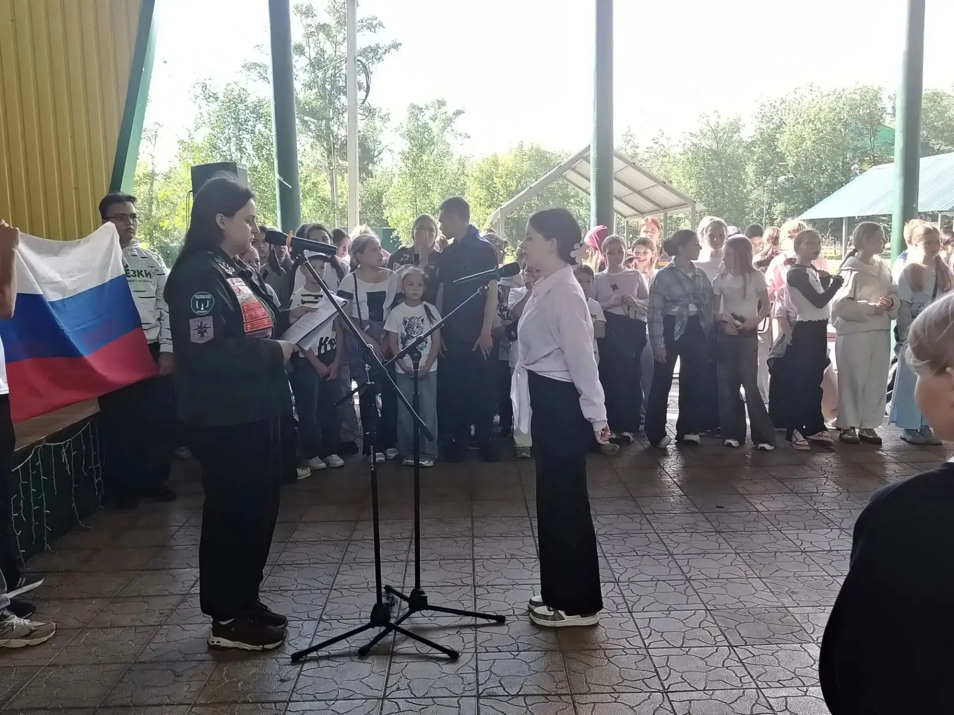 С самого раннего утра на территории ДОЛ "Березки" звучала музыка, слышался веселый, детский смех. На