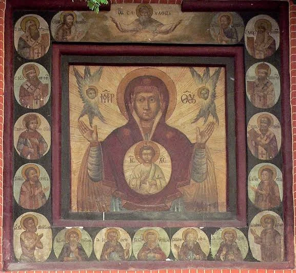ОНА ИСПОЛНЯЕТ ЖЕЛАНИЯ💫

На восточной стене Покровский собор, более известного как храм Василия Блаж