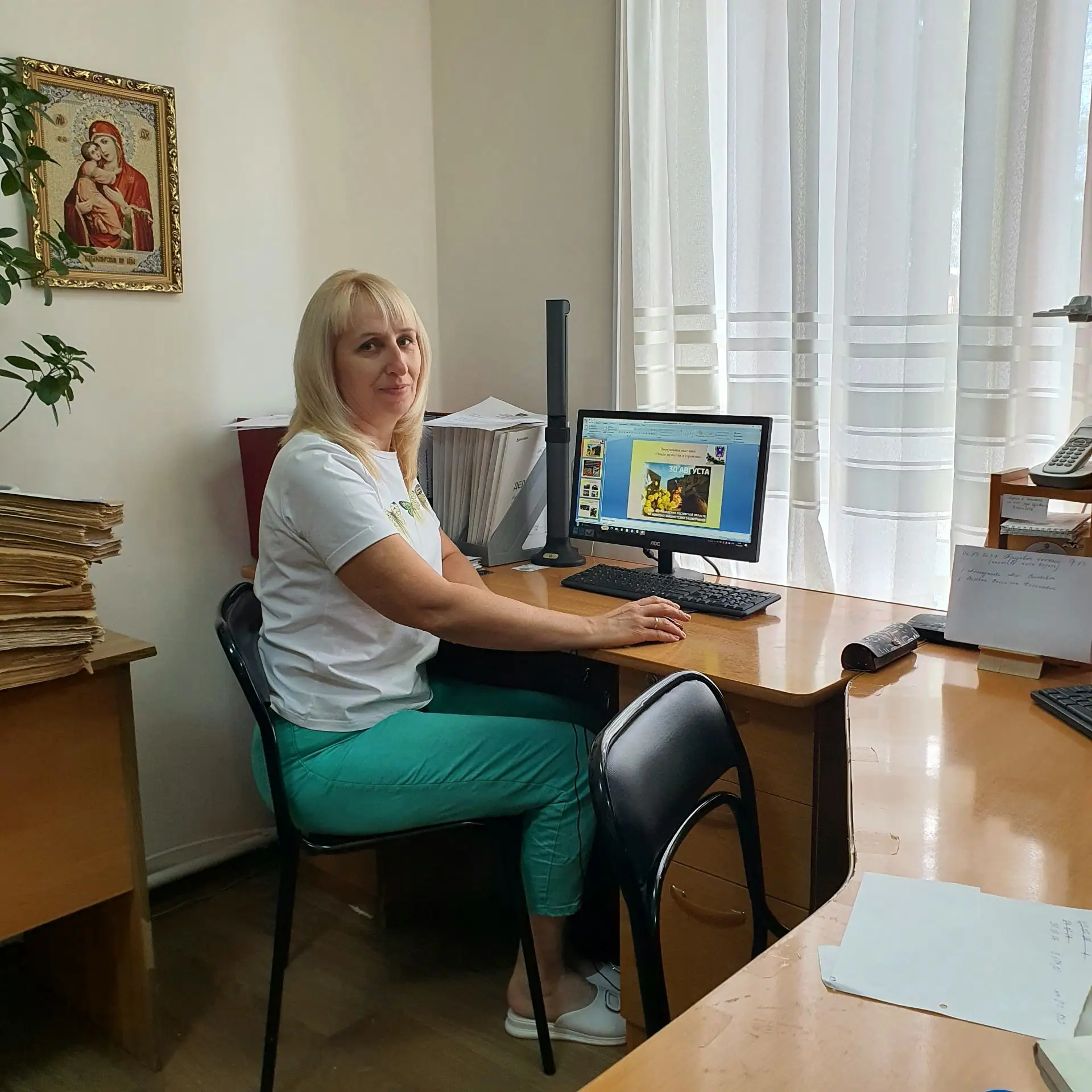 Ведущий архивист МБУ "Архив" Ольга Левченко готовит час патриотизма и доброты «Незабыва...