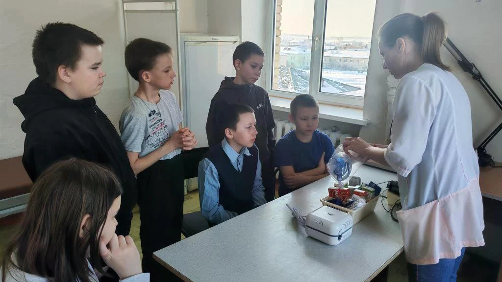 Сегодня «Первые» МКОУ «Уйской школы-интернат» совместно с медицинской сестрой Рыбаковой...