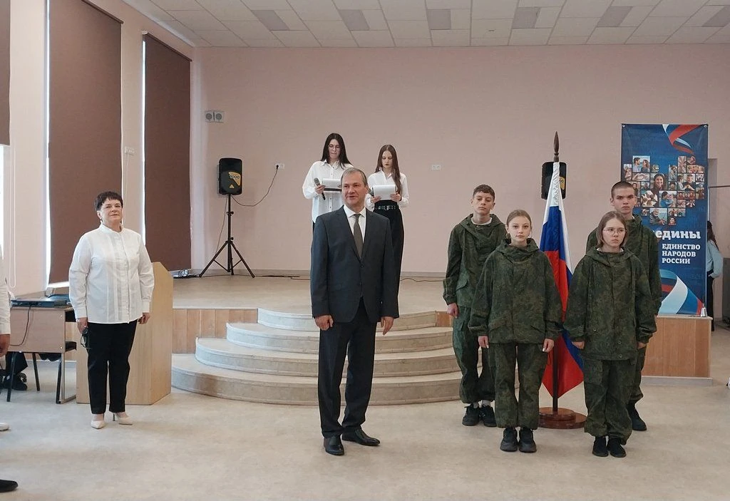 📍В школе № 79 прошла торжественная линейка – в мероприятии участвовал первый заместите...