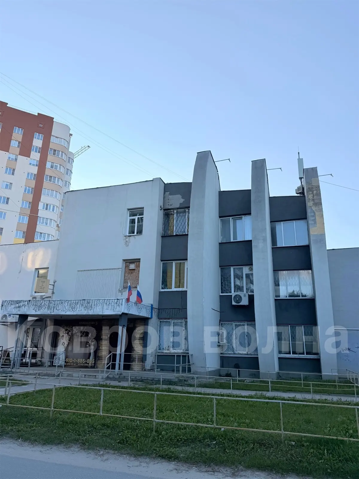 ЗДАНИЕ ХОЧЕТ НА РЕМОНТ ‼️ ⚒️Грибоедова, 5!

Дом построили в 1989 году. Это трёхэтажное кирпичное зда