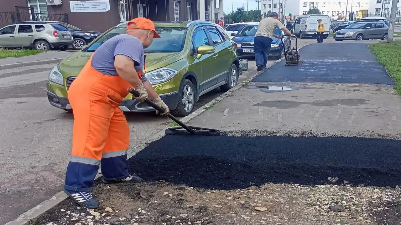 ДГХ обновил тротуар на улице Захарова